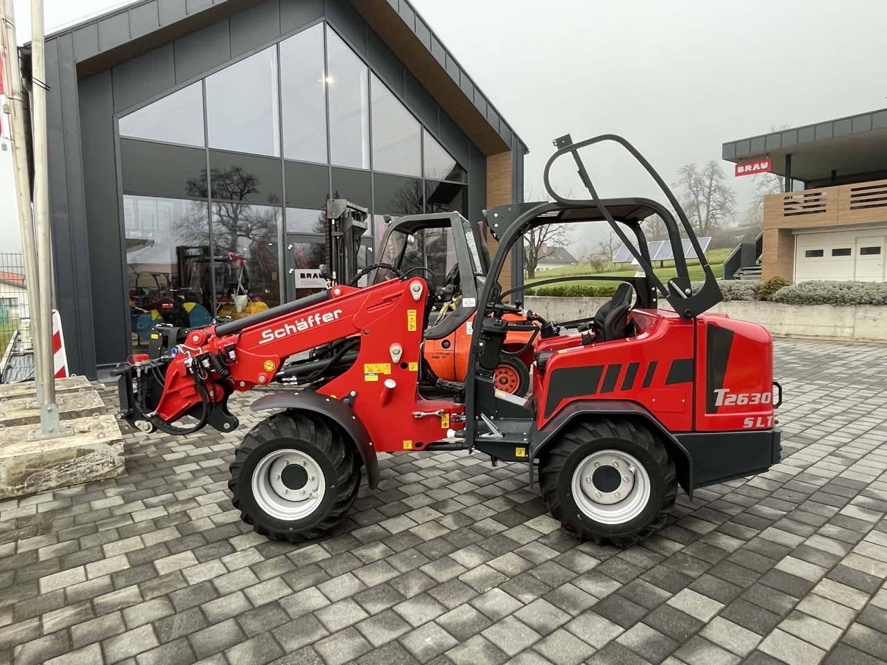 Schaffer_2630_T_SLT_Na_zalogi_5 Large